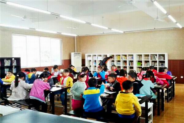 北站小学图书管理工作有一套-2-600.jpg 北站小学图书管理工作有一套-2-600.jpg