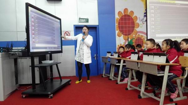 成华区开展智慧课堂教学交流展示现场会-3-600.jpg 成华区开展智慧课堂教学交流展示现场会-3-600.jpg