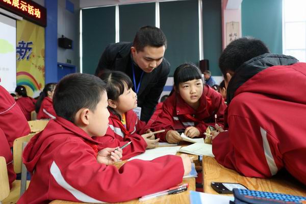 成华区开展智慧课堂教学交流展示现场会-5-600.jpg 成华区开展智慧课堂教学交流展示现场会-5-600.jpg