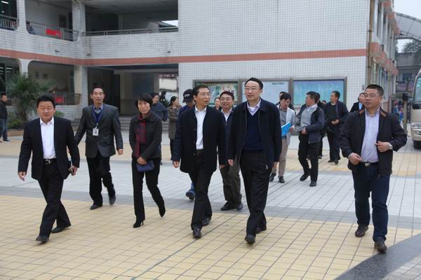 教育部科技司副司长雷朝滋到我区调研教育信息化工作-1-600.jpg 教育部科技司副司长雷朝滋到我区调研教育信息化工作-1-600.jpg