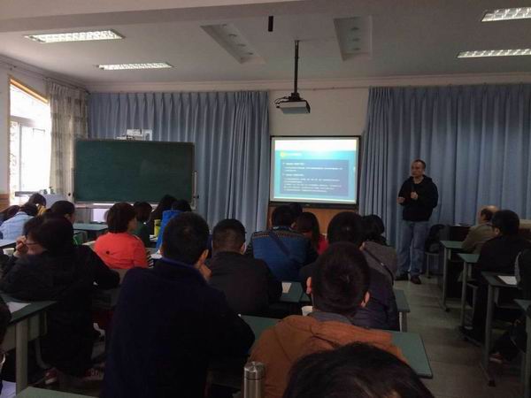 青羊区召开全区中小学电脑作品制作指导教师培训会-1-600.jpg 青羊区召开全区中小学电脑作品制作指导教师培训会-1-600.jpg