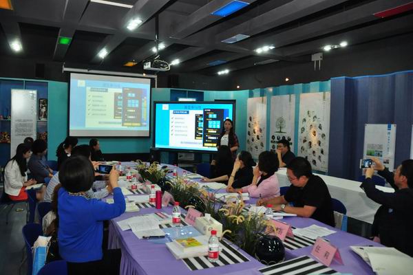 泡桐树小学教育信息化试点校验收-5-600-杨悦婷.jpg 泡桐树小学教育信息化试点校验收-5-600-杨悦婷.jpg