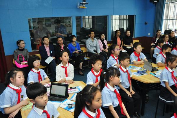 泡桐树小学教育信息化试点校验收-3-600-录播室.jpg 泡桐树小学教育信息化试点校验收-3-600-录播室.jpg