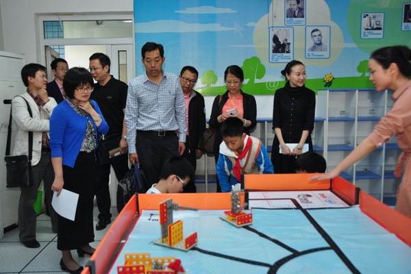 泡桐树小学教育信息化试点校验收-1-600.jpg 泡桐树小学教育信息化试点校验收-1-600.jpg