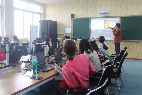 温江区罗春微课研究工作室开讲啦-2-600.jpg 温江区罗春微课研究工作室开讲啦-2-600.jpg