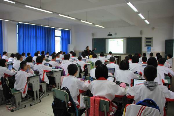 崇州市2016年秋季教育信息化工作会-04-600.jpg 崇州市2016年秋季教育信息化工作会-04-600.jpg