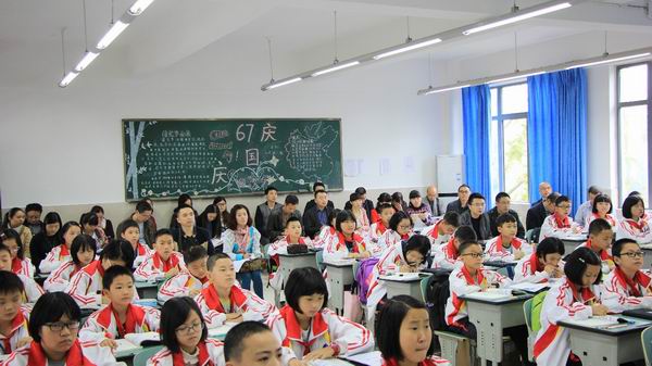 崇州市2016年秋季教育信息化工作会-07-600.jpg 崇州市2016年秋季教育信息化工作会-07-600.jpg