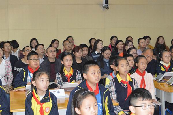 蒲江县实验外国语小学开展“智慧课堂”体验活动-1-600.jpg 蒲江县实验外国语小学开展“智慧课堂”体验活动-1-600.jpg