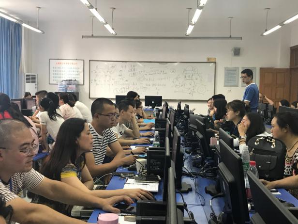 中心简讯-成都市2018年信息技术与美术学科专项融合培训圆满结束-照片2.jpg