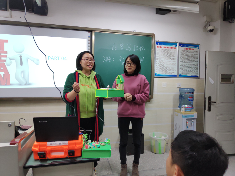 青白江区开展创客教育教师培训　照片2.jpg