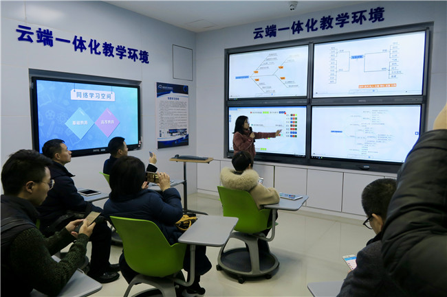 成都市成华区组织全区中小学校园CIO智慧教育素养提升培训　照片 1.JPG