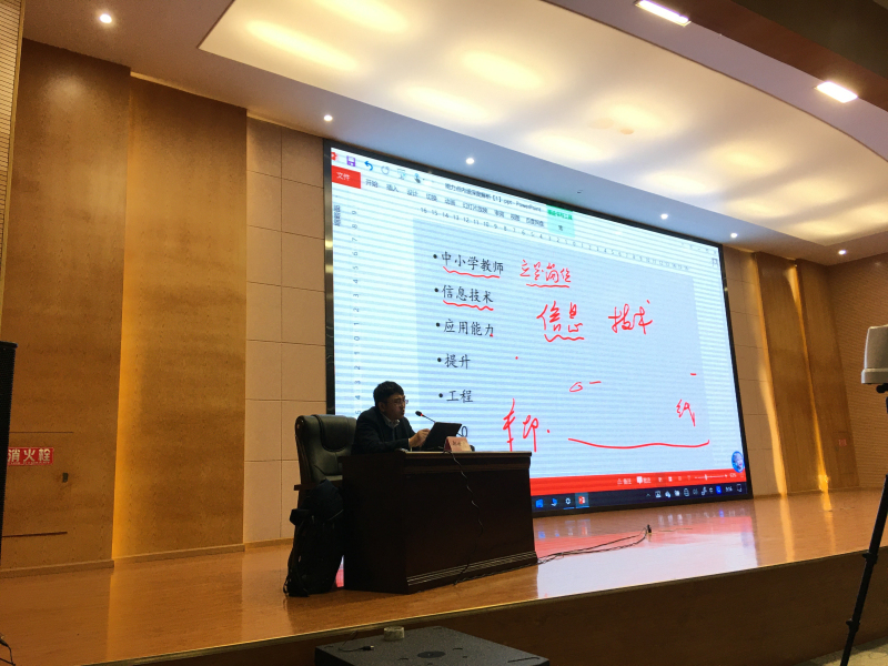 【简讯】专家引领凝意识 案例剖析亮思路-照片.jpg 【简讯】专家引领凝意识 案例剖析亮思路-照片.jpg